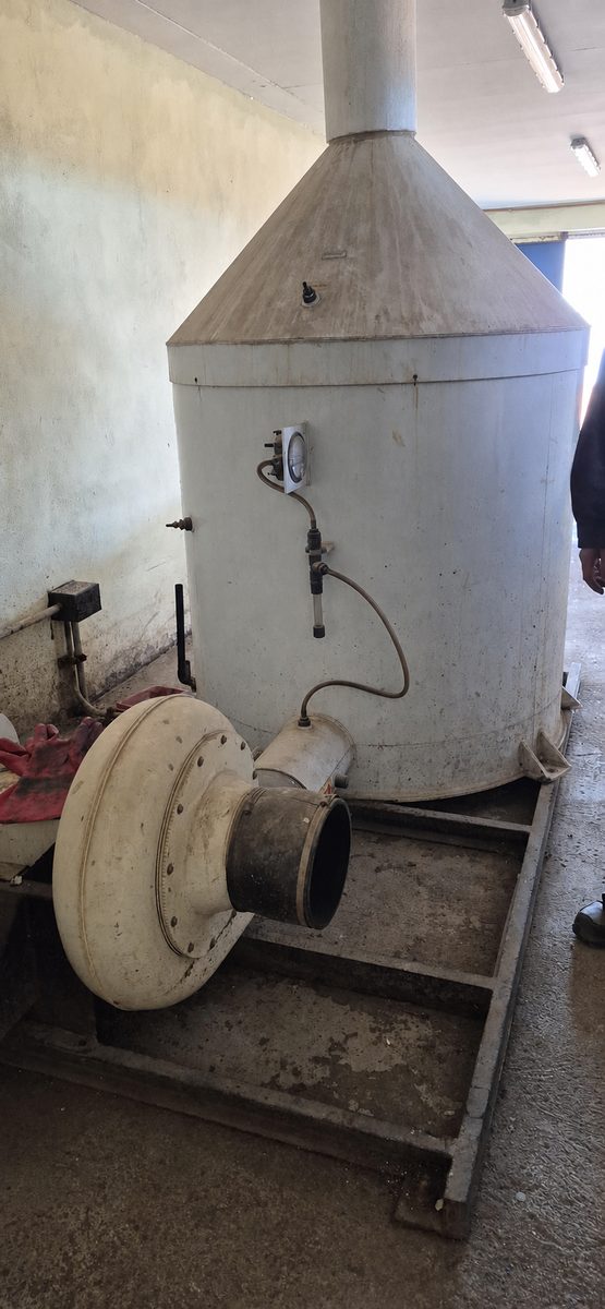 Estanque de tratamiento de olores con ventilador en planta elevadora